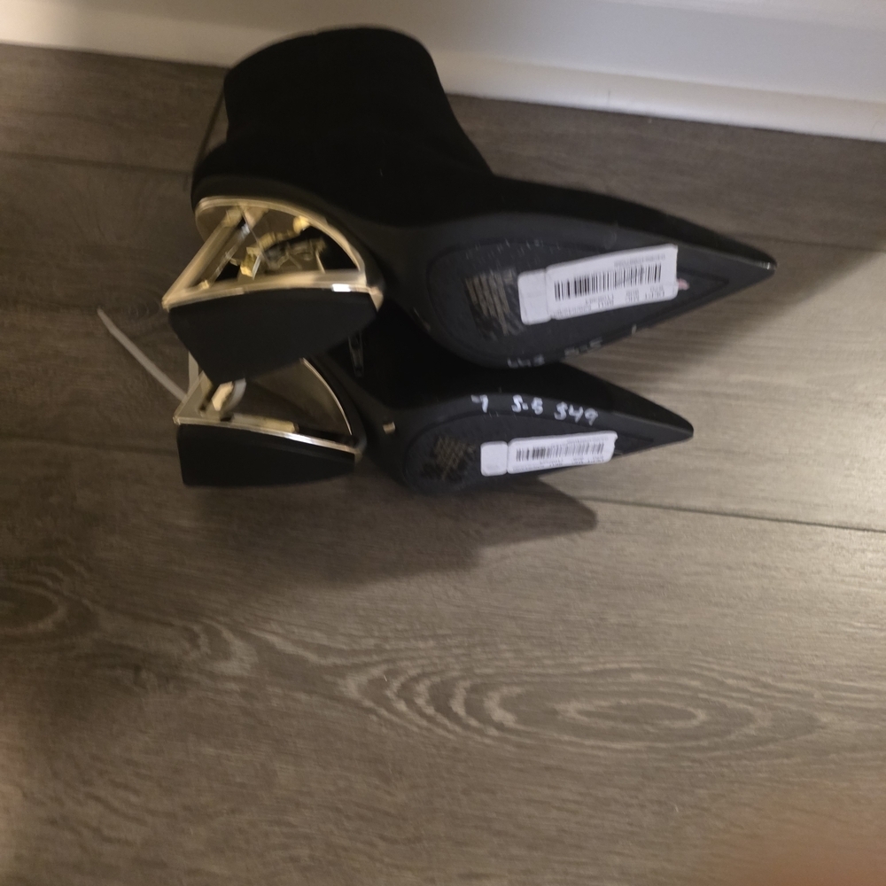 Gianni Bini Black Boots with Gold Heel With No Box - Picture 9 of 10